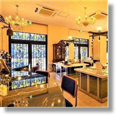 静岡駅南口から徒歩1２分程のめがね店。アインリヒト眼鏡院の店内です。