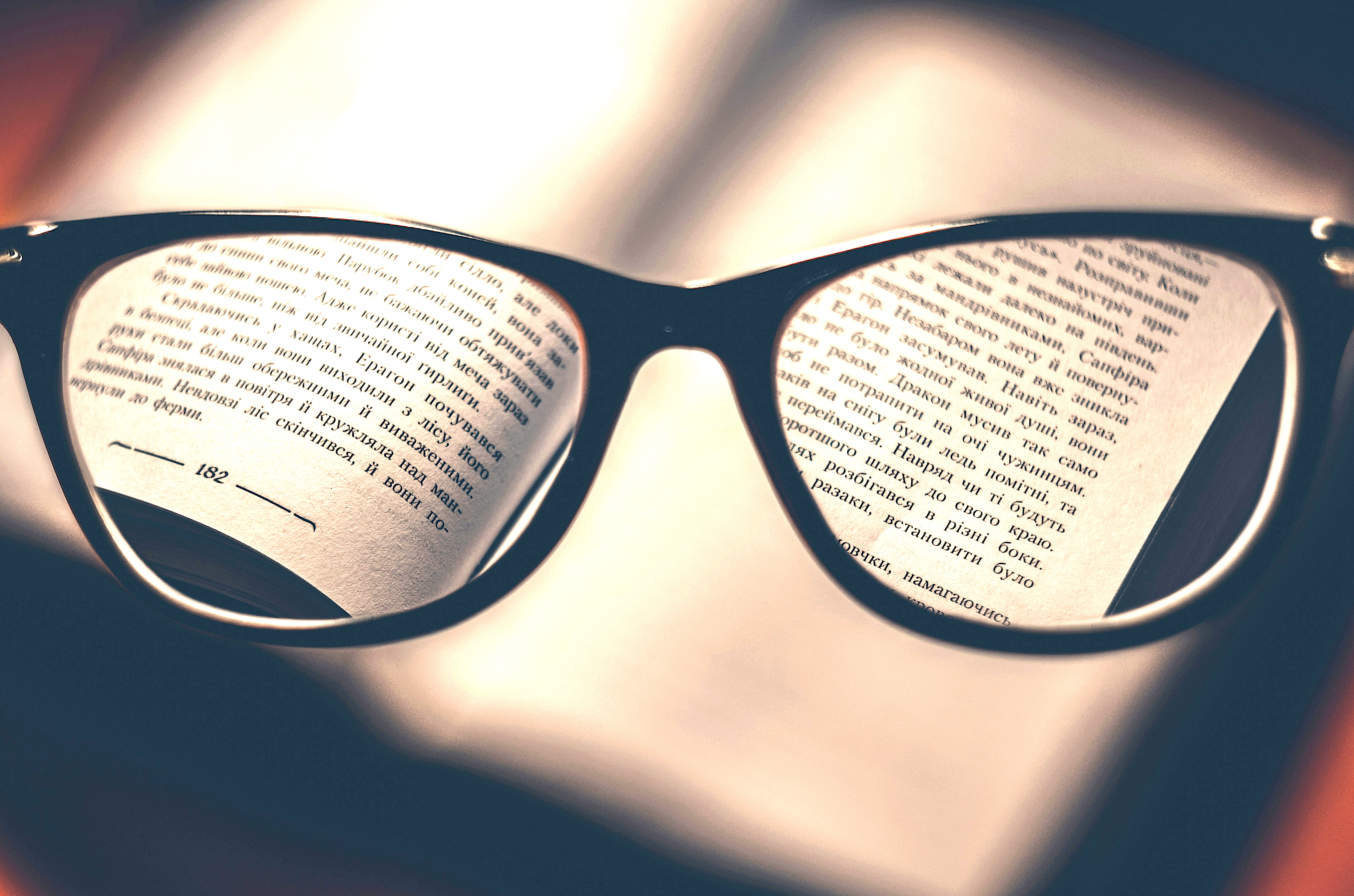 眼鏡は高度医療機器です。処方には眼科検診は必須。眼の病気がないか検査します。